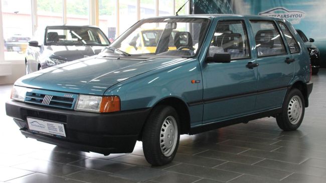 insolite-fiat-uno-1996-neuve-saisir